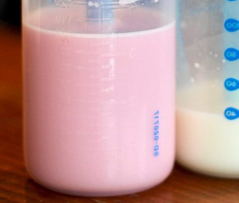 Sữa mẹ màu gì tốt